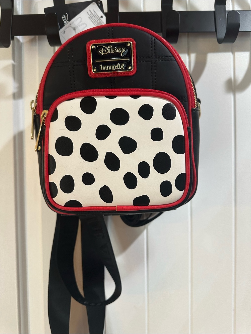 Loungefly Disney Cruella Convertible Mini Backpack -101 Dalmatian spots - Picture 2 of 8